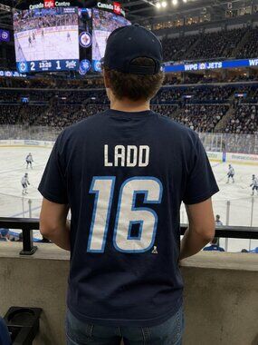 Mens Winnipeg Jets TShirt- (MEDIUM)